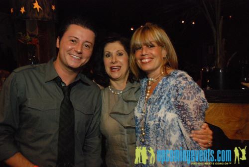 Photo from Fashion In Public / NYEphilly.com Reunion Party